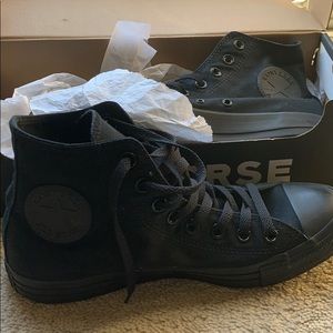 *Never been worn* Black high top converse